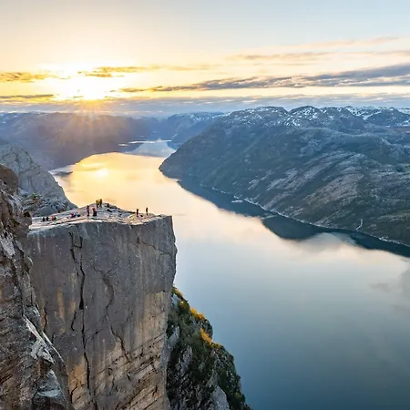 فندق Kronen Gaard 4*